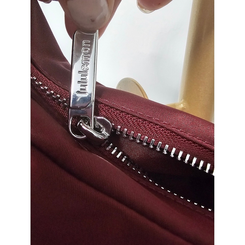 lululemon athletica City Essentials Shoulder Bag 4L Burgundy Shoulder Bag - Picture 7 of 16